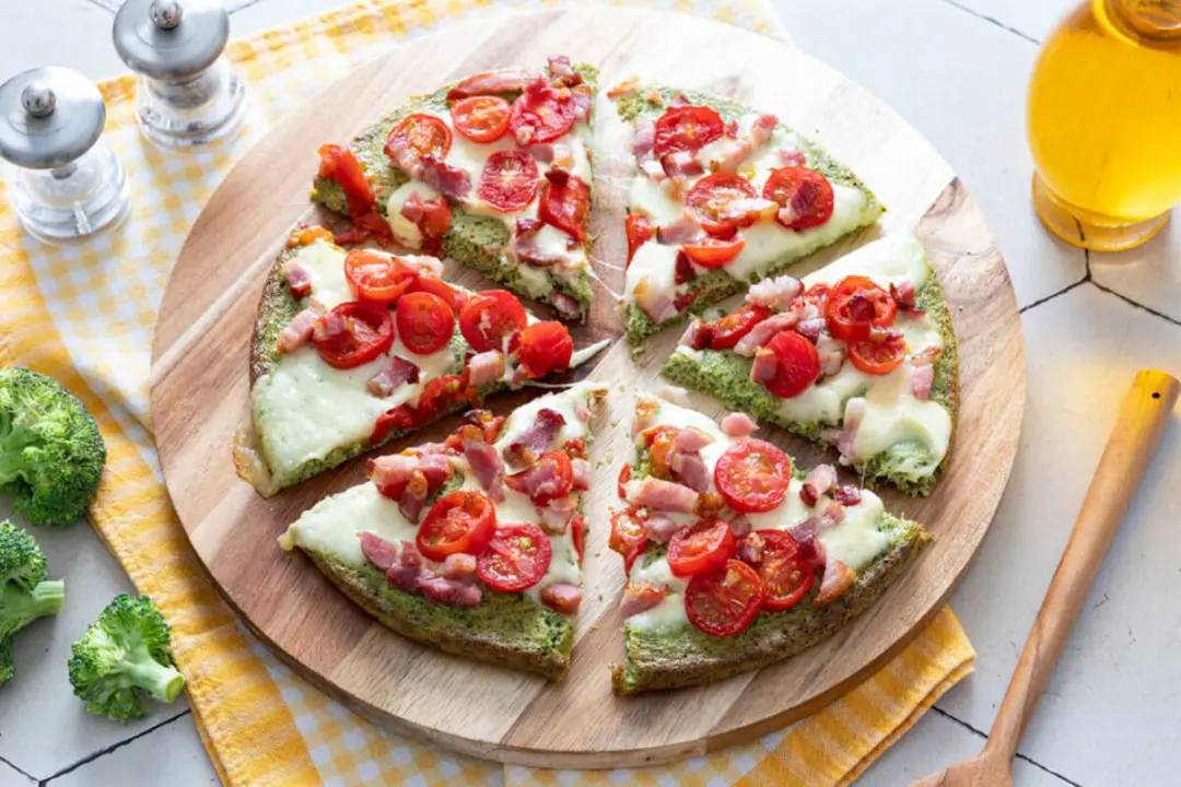 Pizza de brocolis aux lardons