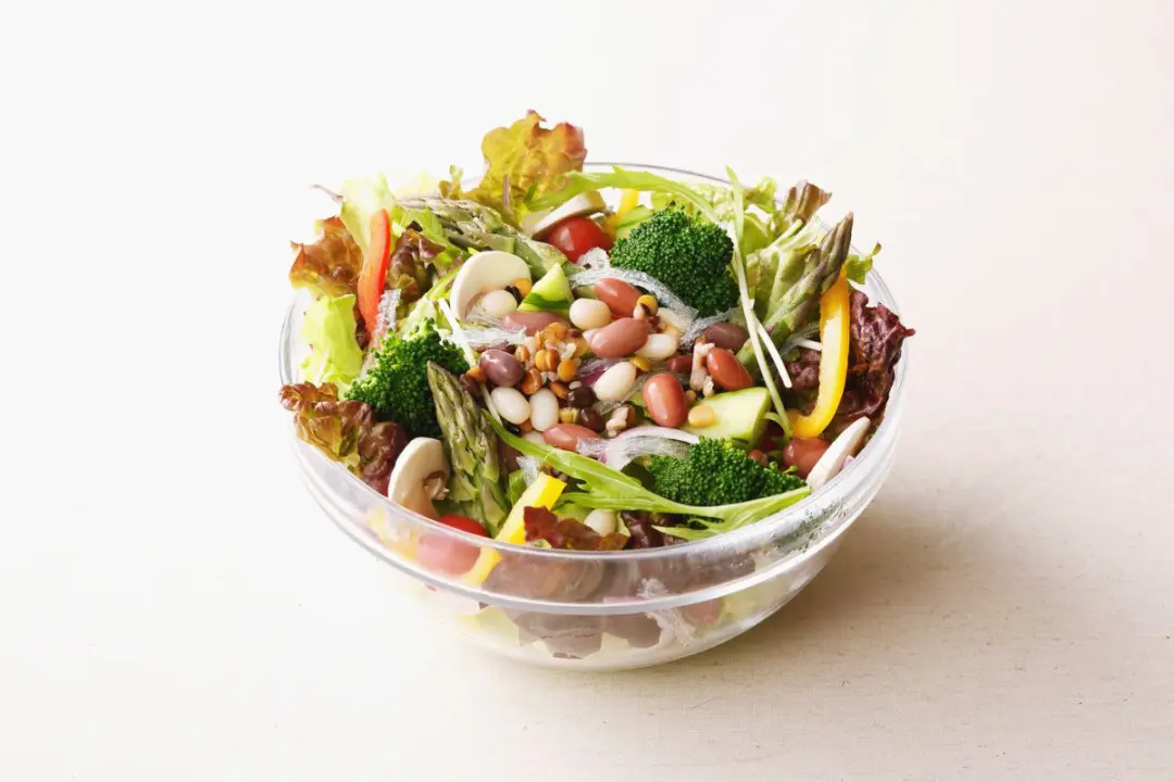 Salade méditerranéenne de brocolis et haricots
