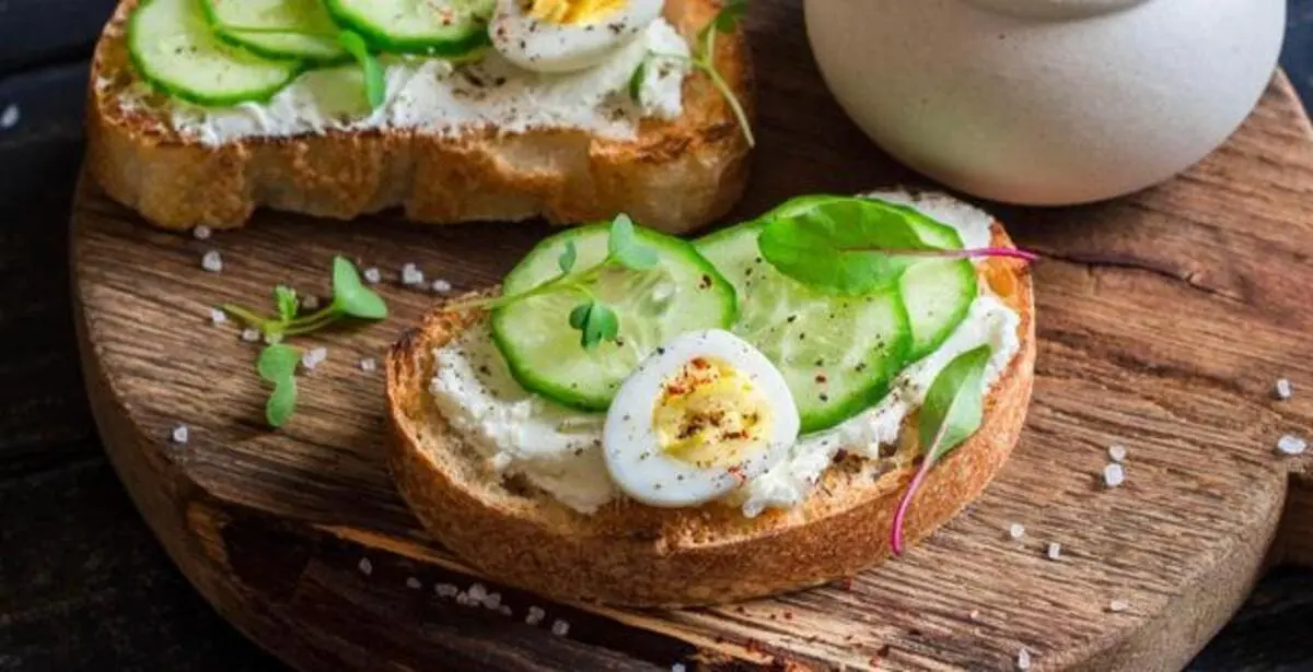 Tartine fromage concombre