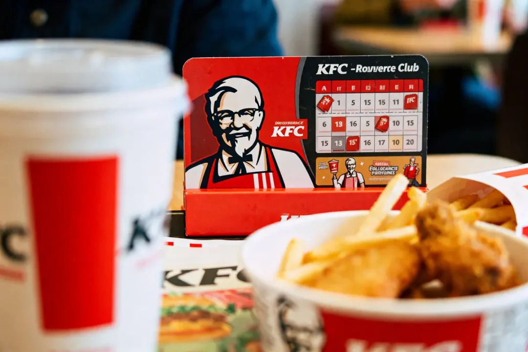 Repas de poulet et frites chez KFC avec calendrier pour obtenir KFC gratuit